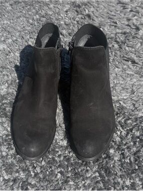 Steve Madden Black Suede Ankle Boots - Classic Slip-On Style sz 6.5